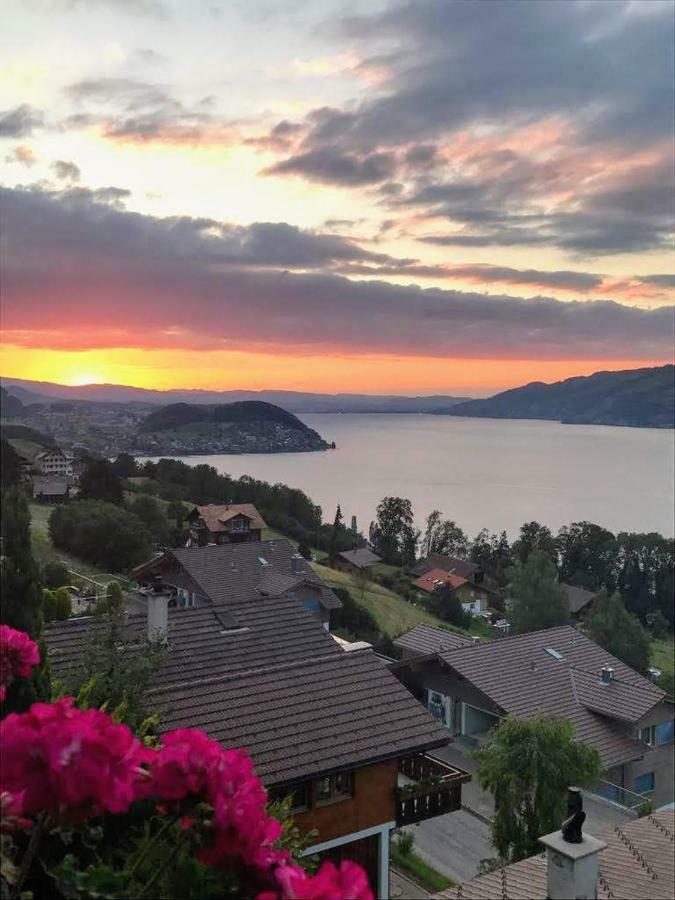 Traumhaftes Chalet Mit Seesicht Krattigen Esterno foto
